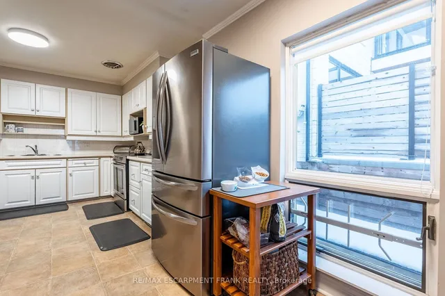 Additional image 20 of 31 Mountain Park Ave