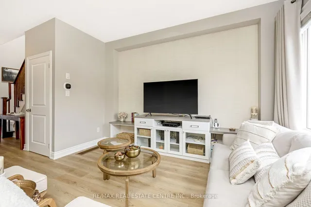 Additional image 8 of 743 Agnew Cres