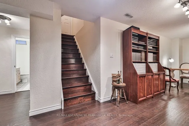 Additional image 31 of 2215 Vista Dr