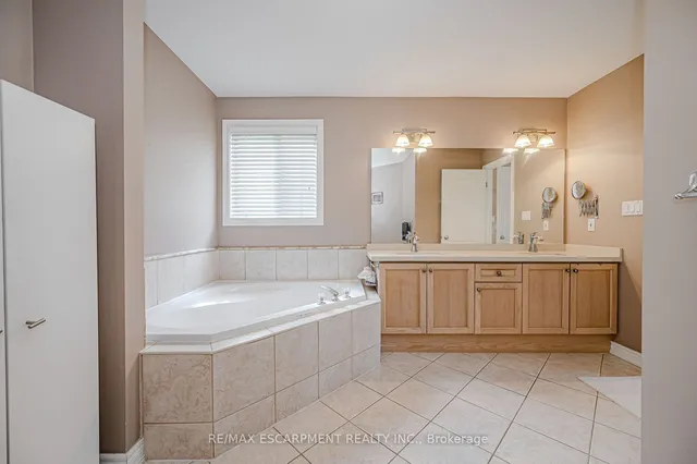 Additional image 26 of 76 Moorland Cres