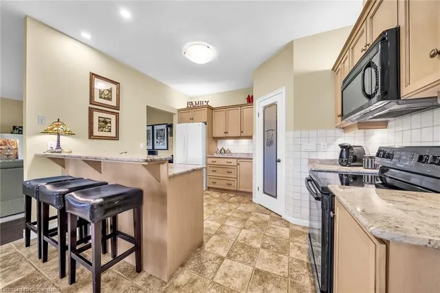 Additional image 32 of 61 Cloverleaf Dr Unit 2