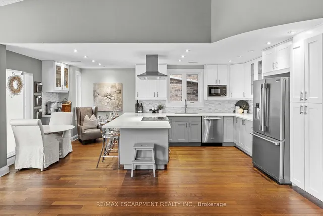 Additional image 10 of 3230 New St Unit 3