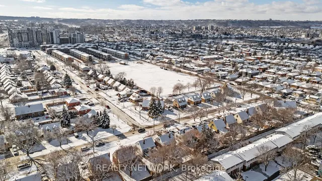 Additional image 39 of 27 Glengrove Ave