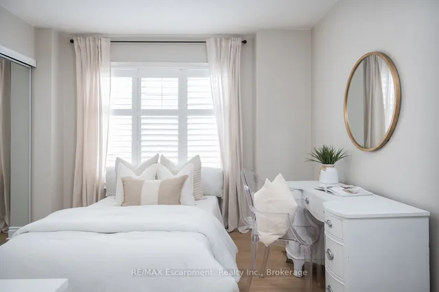 Additional image 24 of 635 Willmott Cres