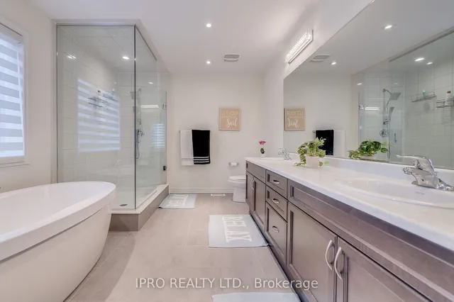 Additional image 33 of 692 Kennedy Circ