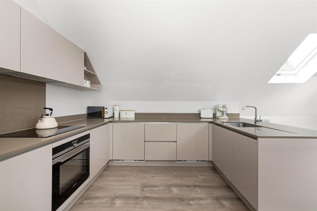 Additional image 4 of Woodcote Valley Road, Purley