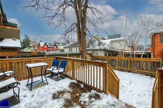 Additional image 44 of 76 Wellington St N/S St