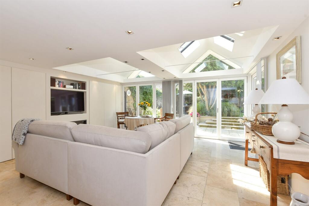 Additional image 7 of High Street, Sandwich, Kent