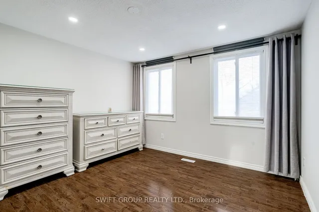 Additional image 18 of 2 Buffalo Crt