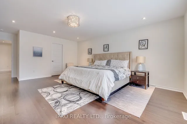 Additional image 32 of 692 Kennedy Circ