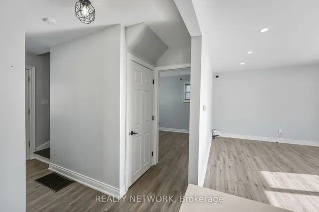Additional image 19 of 27 Glengrove Ave