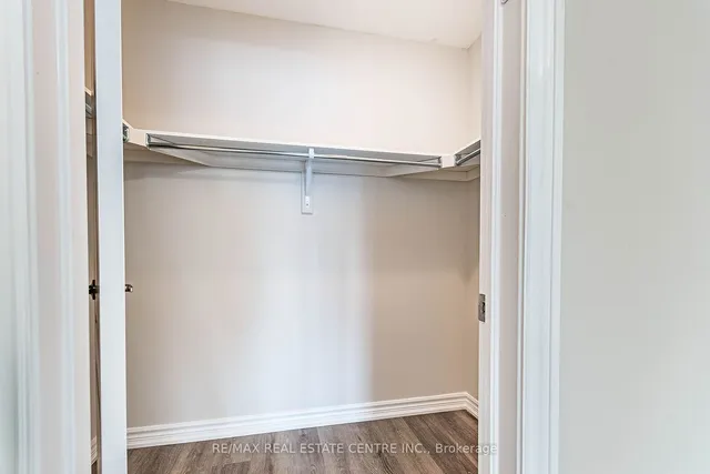 Additional image 23 of 10 Utter Pl