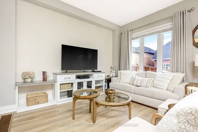 Additional image 10 of 743 Agnew Cres