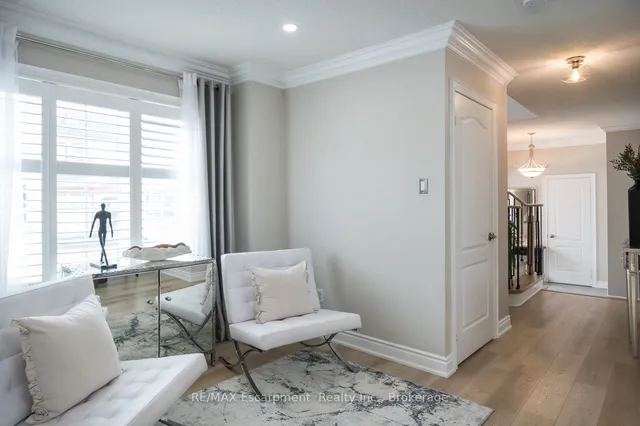 Additional image 15 of 635 Willmott Cres