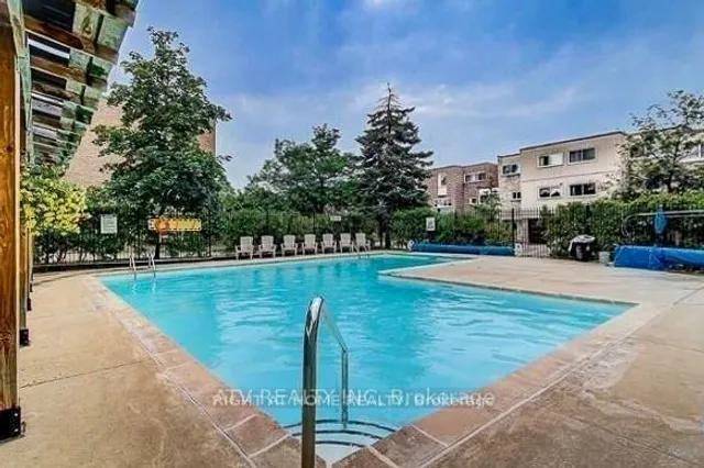 Additional image 39 of 400 Bloor St Unit 6