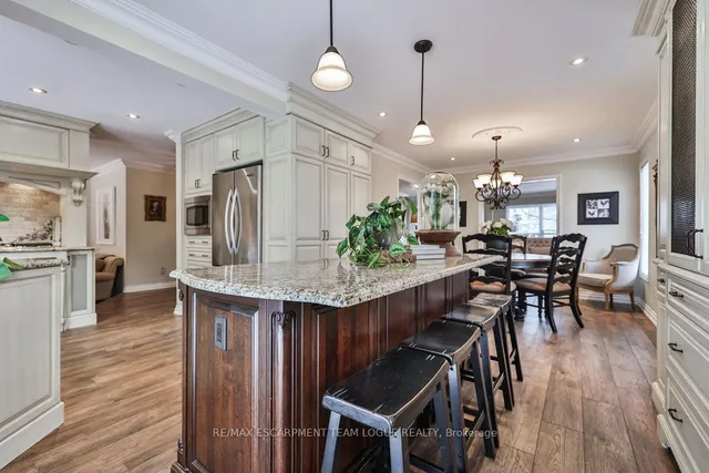 Additional image 11 of 2215 Vista Dr