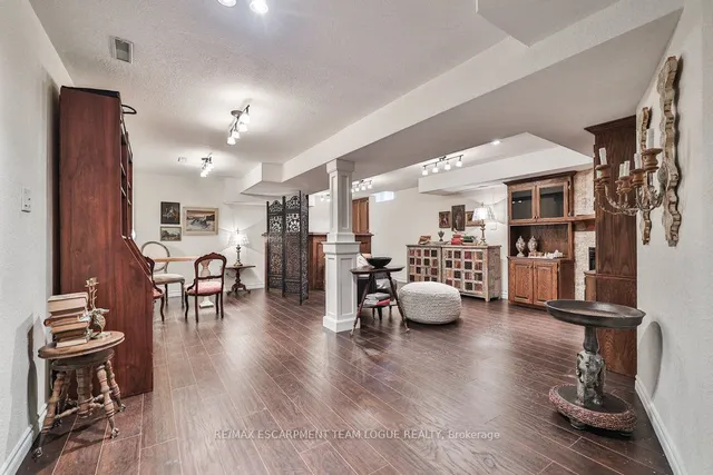 Additional image 32 of 2215 Vista Dr