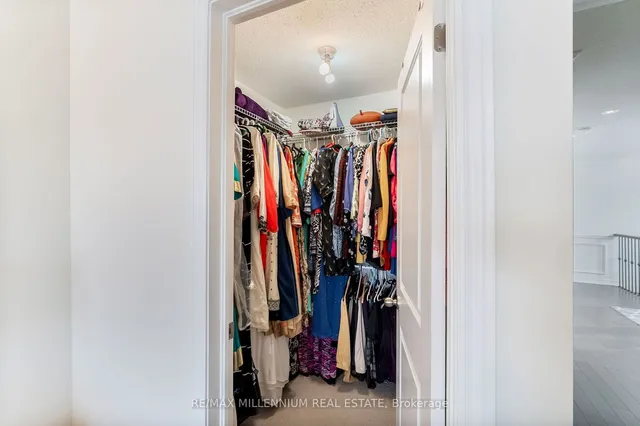 Additional image 24 of 542 Stream Cres