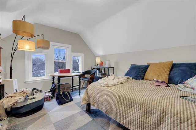 Additional image 30 of 76 Wellington St N/S St