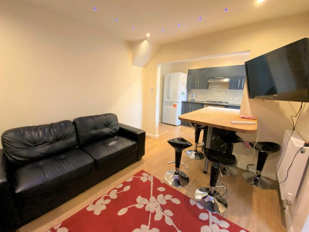 Additional image 3 of 5 Bed Student House - 50 New Ruttington Lane