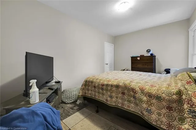 Additional image 24 of 76 Wellington St N/S St