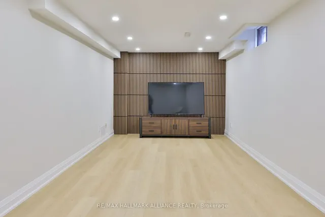 Additional image 34 of 411 Barclay Cres