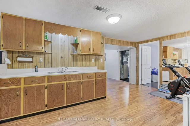 Additional image 25 of 405 Broadway Ave