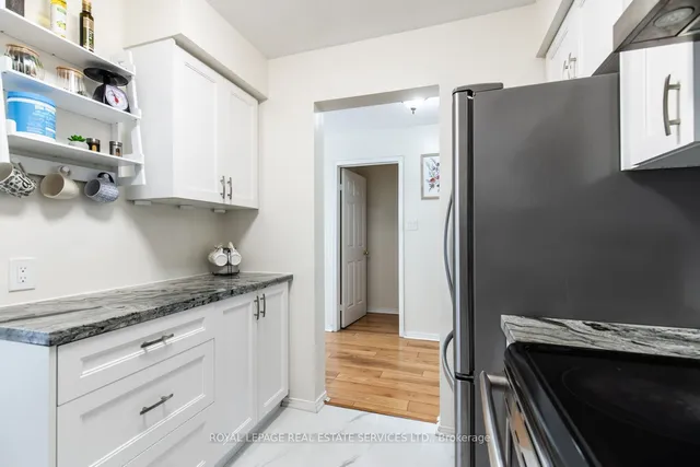 Additional image 14 of 2004 Glenada Cres Unit 24