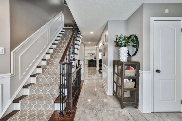 Additional image 3 of 353 Canyon Cres