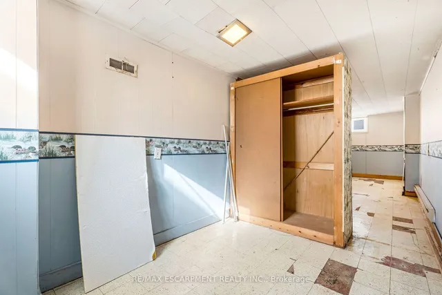 Additional image 29 of 59 Mountain Ave