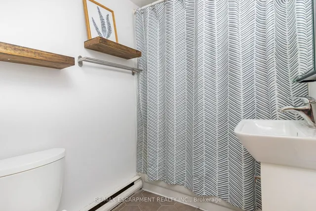 Additional image 17 of 145 Hope Ave