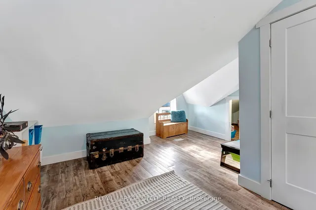 Additional image 28 of 53 Woodbine Cres