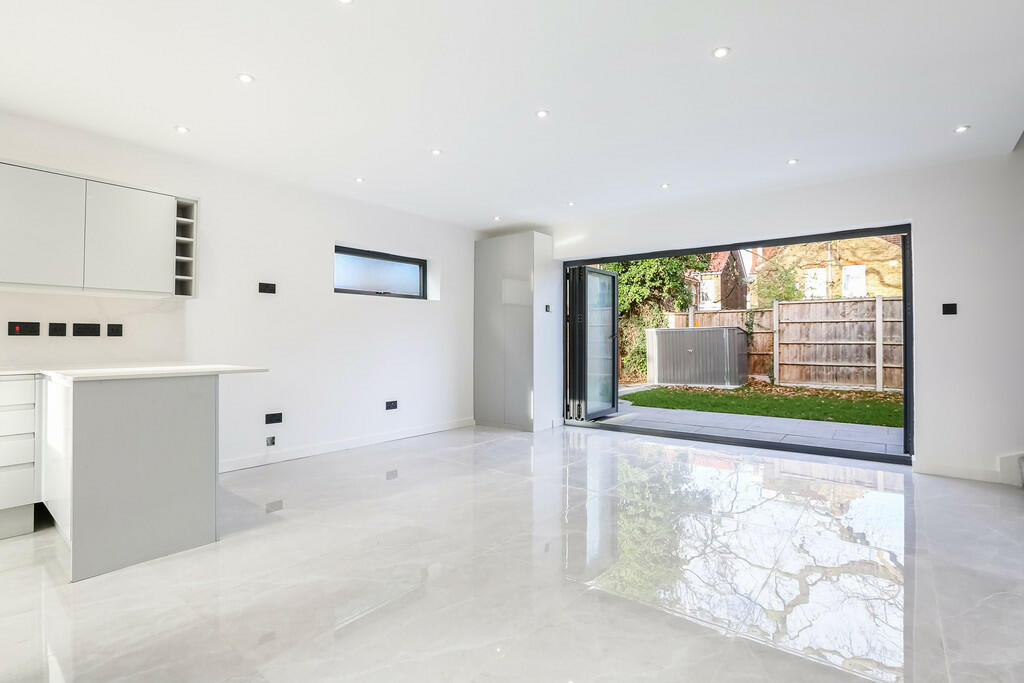 Additional image 21 of Dunheved Road North, Thornton Heath