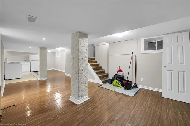 Additional image 37 of 76 Wellington St N/S St