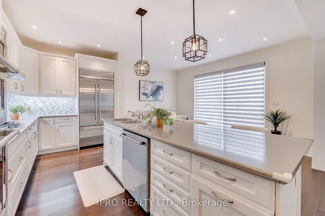 Additional image 19 of 692 Kennedy Circ