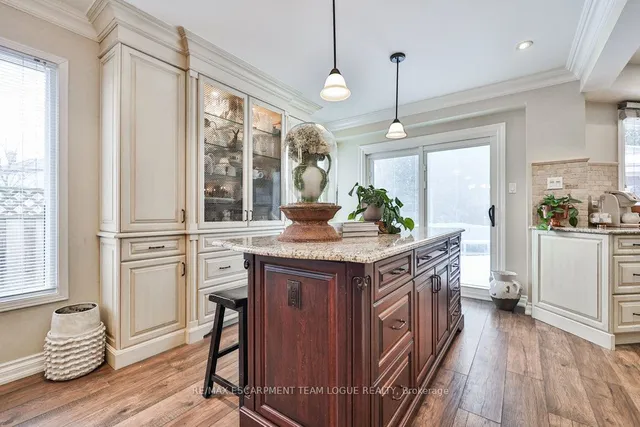 Additional image 10 of 2215 Vista Dr