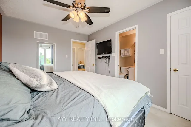 Additional image 17 of 47 Glenashton Dr Unit 4