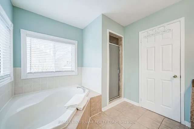 Additional image 28 of 2116 Newell Cres
