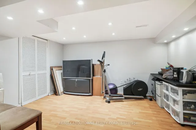 Additional image 29 of 1008 Glenbrook Ave