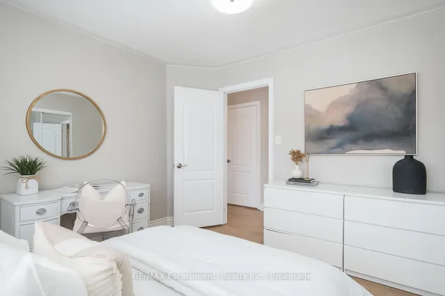 Additional image 25 of 635 Willmott Cres