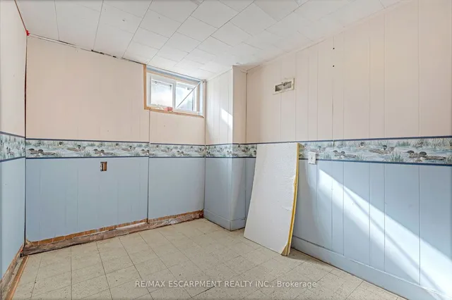 Additional image 28 of 59 Mountain Ave