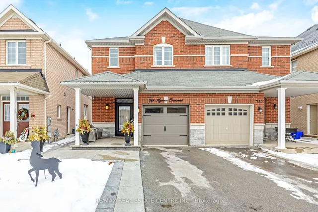 743 Agnew Cres
