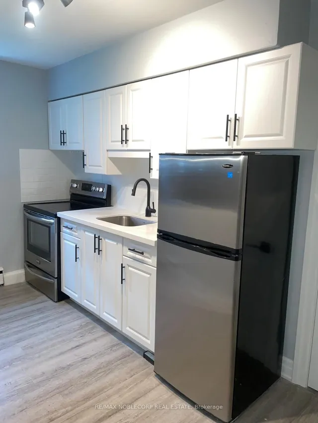 Additional image 4 of 5 Applewood Ave Unit 2