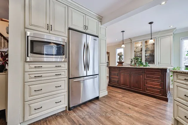 Additional image 14 of 2215 Vista Dr