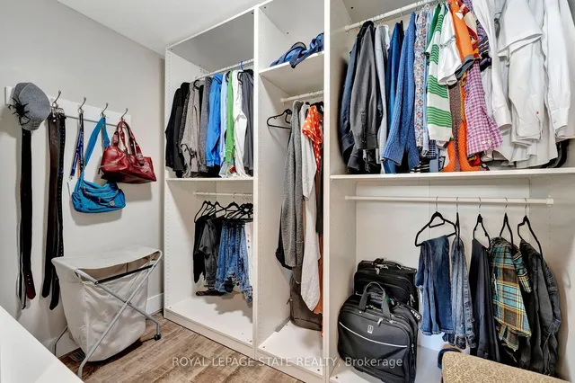 Additional image 25 of 53 Woodbine Cres