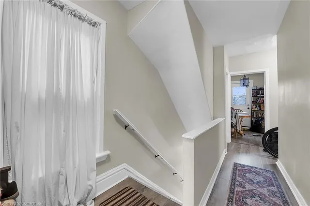 Additional image 23 of 76 Wellington St N/S St