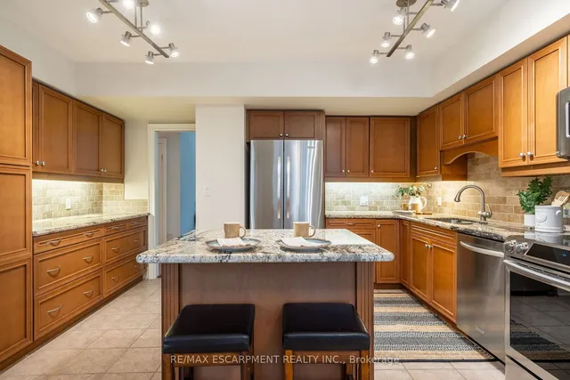 Additional image 28 of 77 GOVERNORS Rd Unit 201