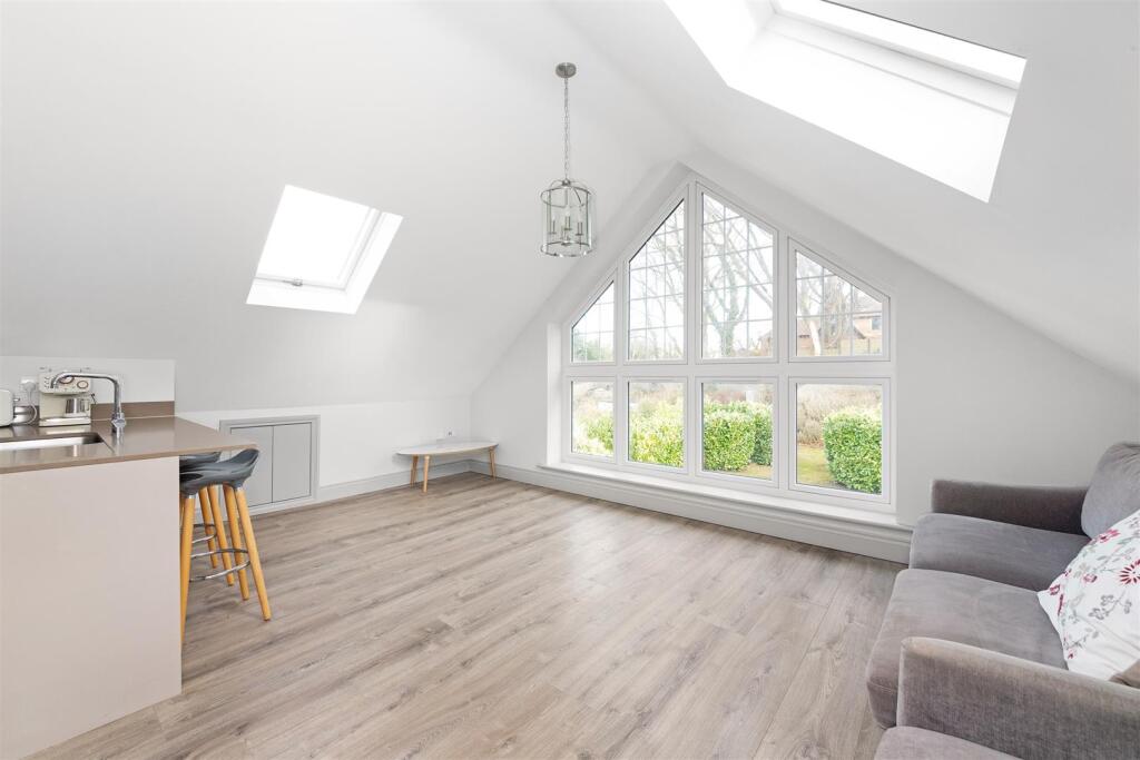 Additional image 15 of Woodcote Valley Road, Purley