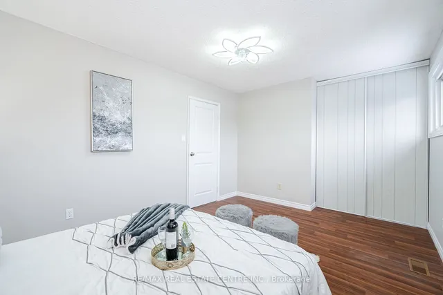 Additional image 21 of 43 Markham Cres