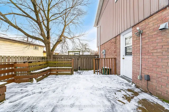 Additional image 34 of 43 Markham Cres